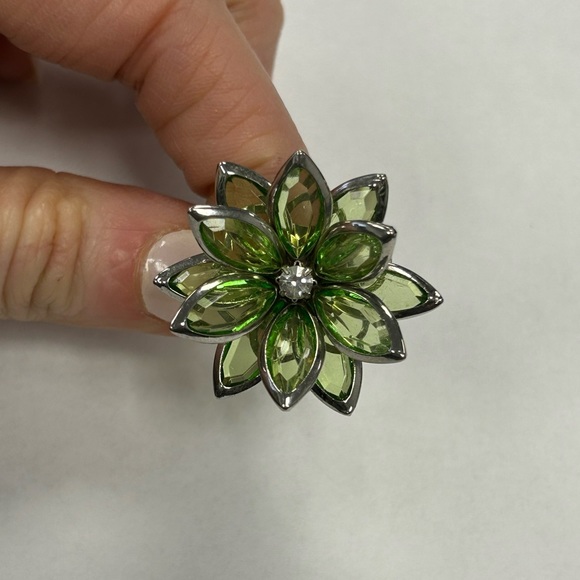 Womens Crystal Green Flower Ring Adjustable Sample - Picture 4 of 5